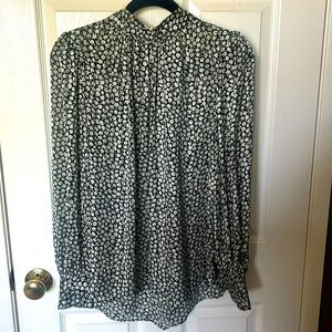 Xl flown floral blouse.